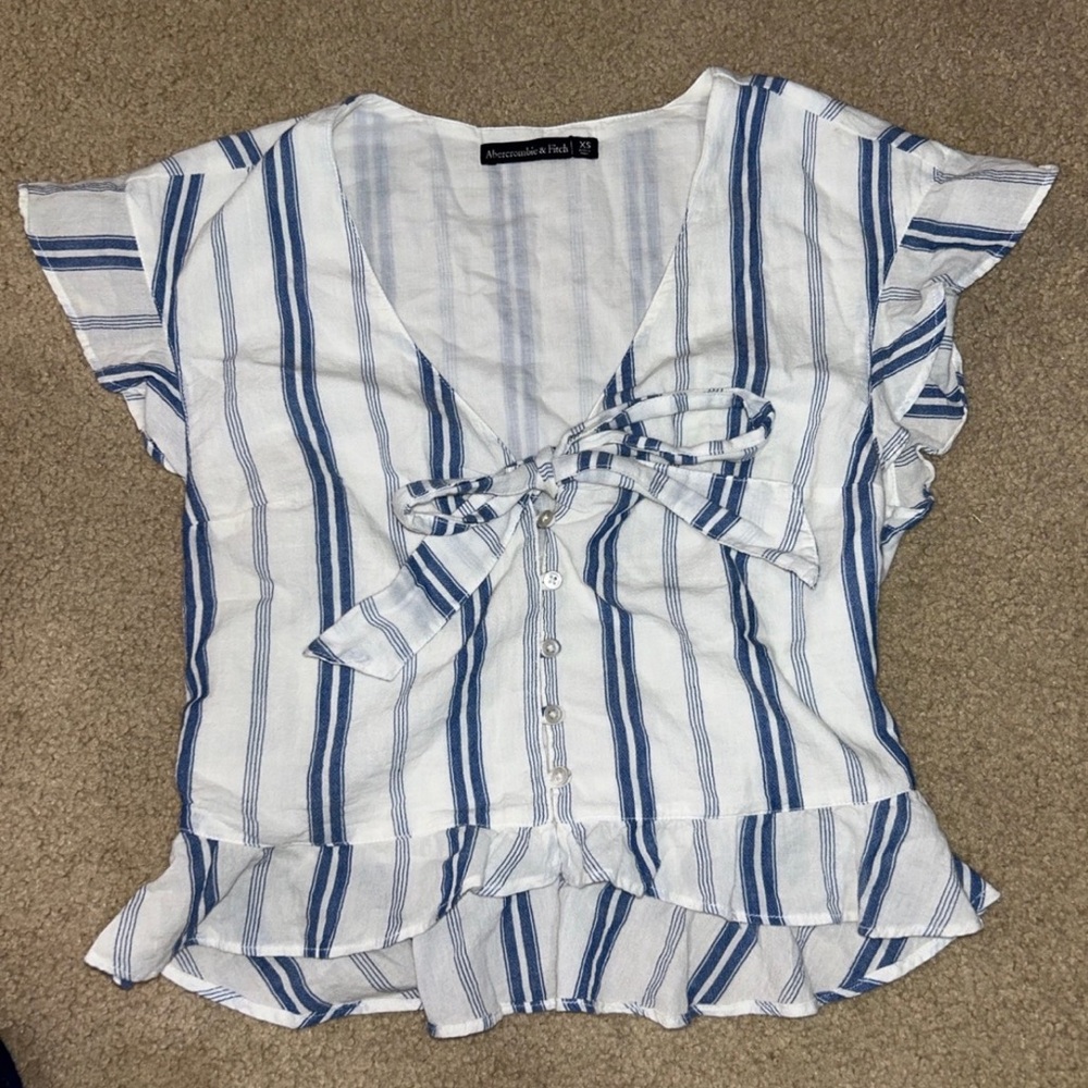 Abercrombie & Fitch White and Blue Flutter Sleeve Blouse